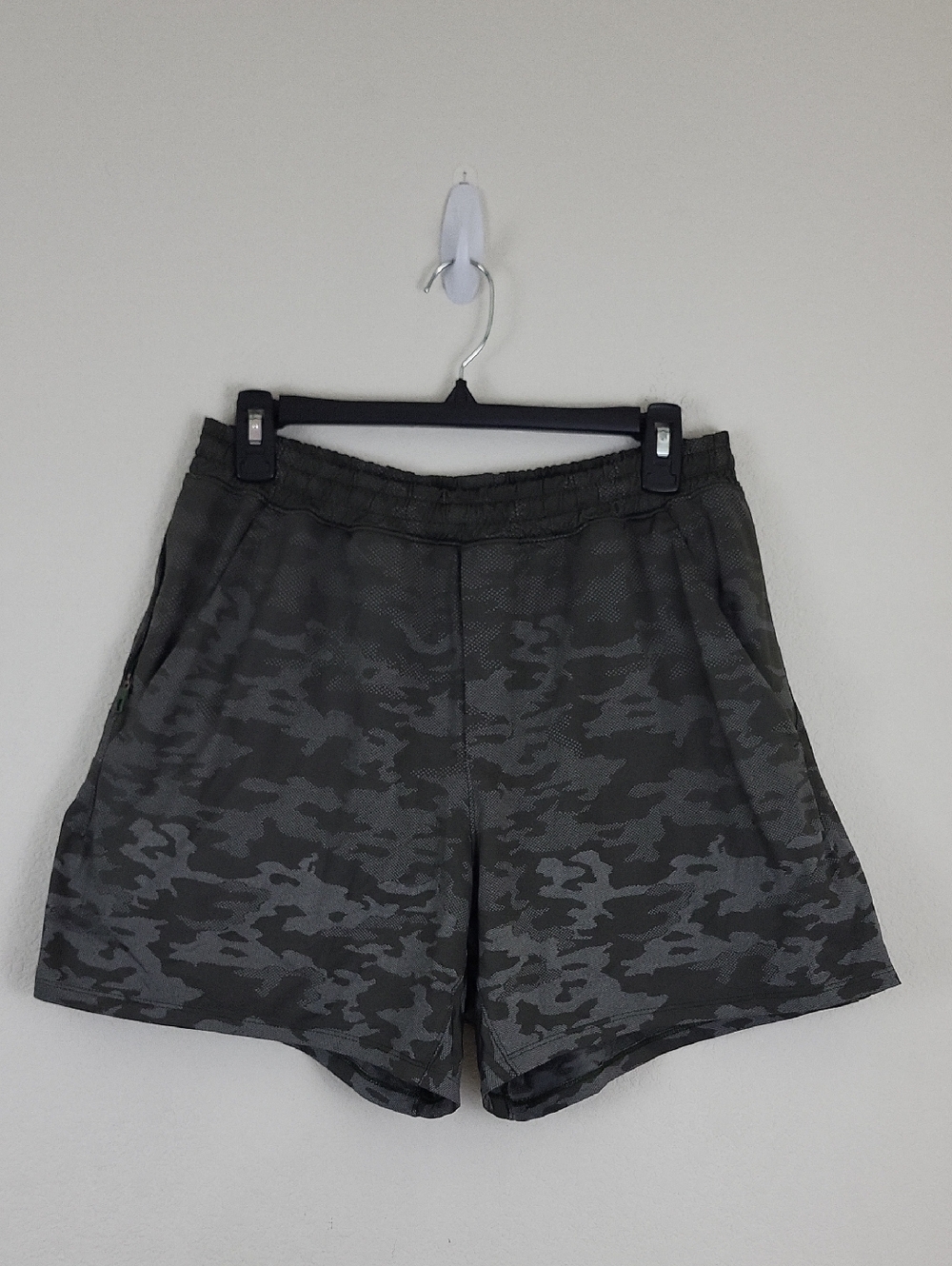 Lululemon Pace Breaker Short 5.5" Inseam Camo Gray Green Size Large